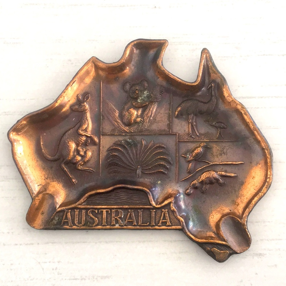 Vintage Metal Australia Country Shaped Souvenir Ashtray - Bronze
